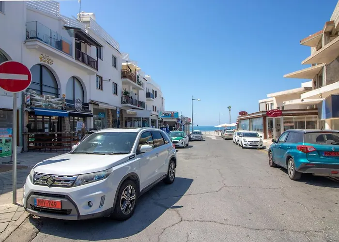 Appartement Light House - Seafront Cosy With Library Paphos