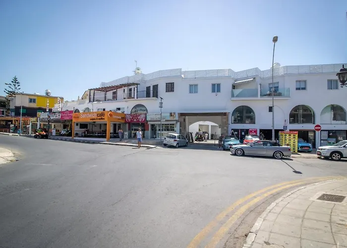 Light House - Seafront Cosy With Library *