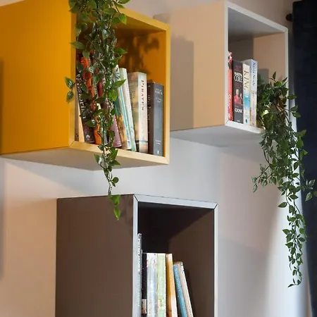 Light House - Seafront Cosy With Library