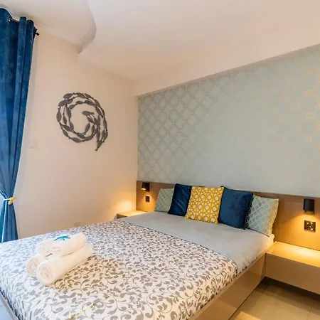 Light House - Seafront Cosy With Library דירה