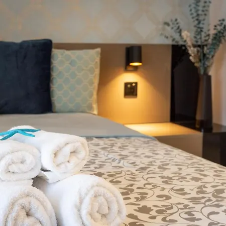 Light House - Seafront Cosy With Library Pafos