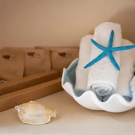 Light House - Seafront Cosy With Library