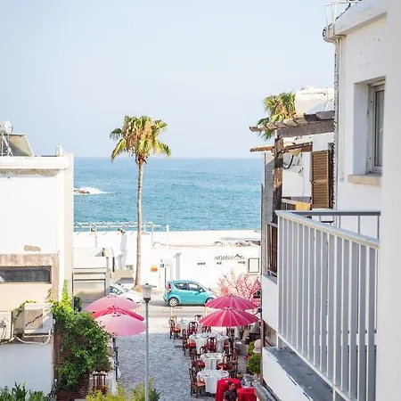 Light House - Seafront Cosy With Library דירה