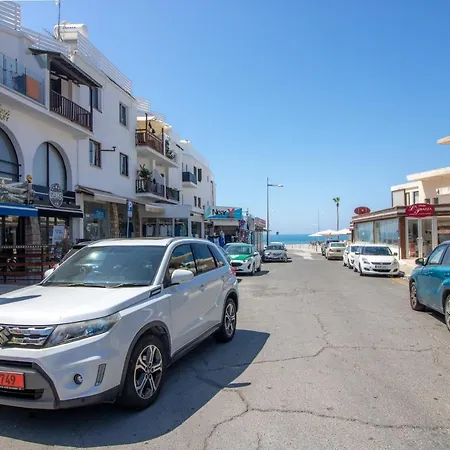 Apartment Light House - Seafront Cosy With Library Paphos