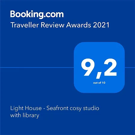 Light House - Seafront Cosy With Library 公寓 *