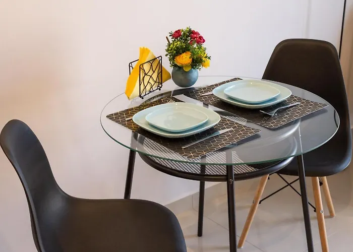 Light House - Seafront Cosy With Library