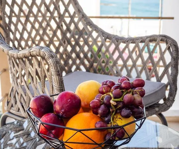 Light House - Seafront Cosy With Library Апартаменты