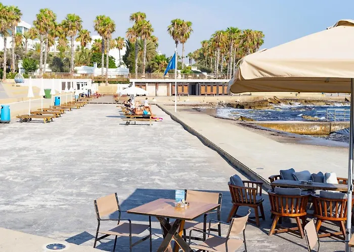 Light House - Seafront Cosy With Library Апартаменты *