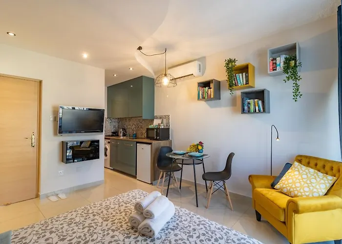 Apartment Light House - Seafront Cosy With Library