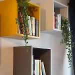 Light House - Seafront Cosy With Library