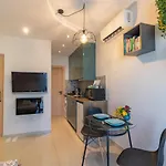 Apartment Light House - Seafront Cosy With Library Paphos