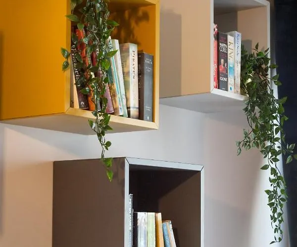 Light House - Seafront Cosy With Library