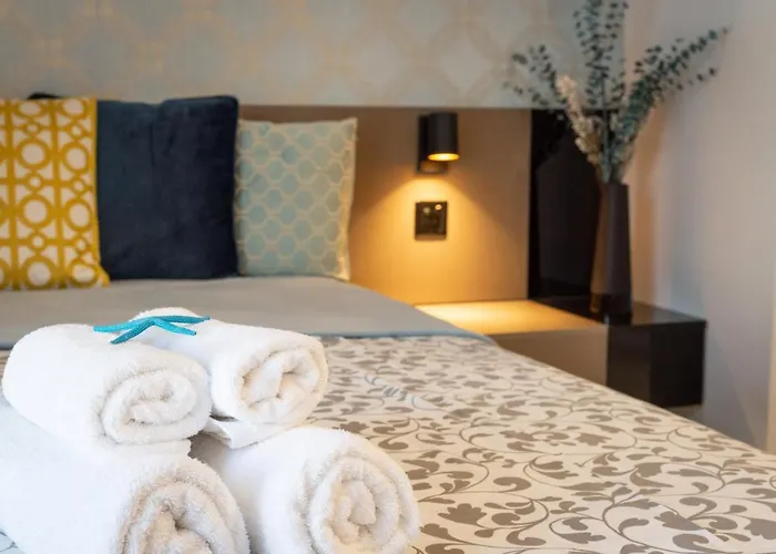 Light House - Seafront Cosy With Library Pafos