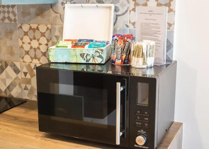 Light House - Seafront Cosy With Library Daire Pafos